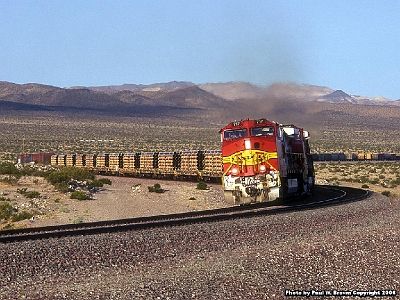 BNSF 717 at Ash Hill 23 April 2006 - 3rd View.jpg